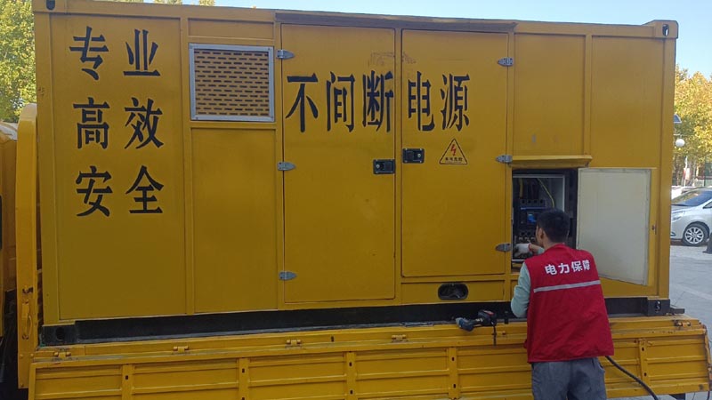 贵德柴油发电机组和UPS电源配合使用时，如何避免切换过程中的电力中断？
